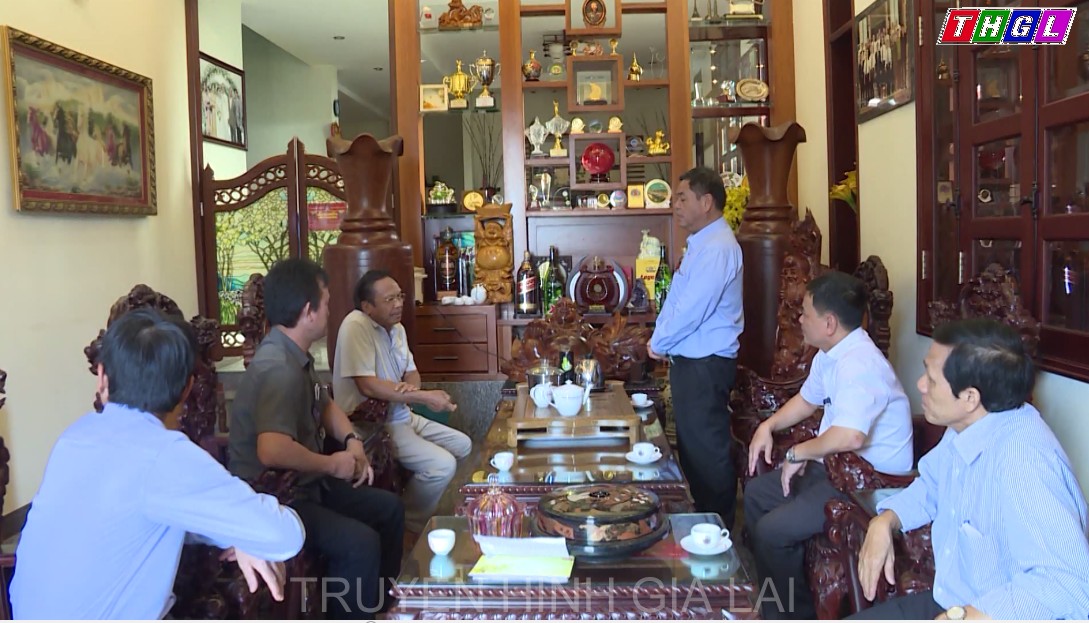 Phó Chủ tịch UBND tỉnh Kpă Thuyên thăm, chúc Tết các đồng chí nguyên Phó Chủ tịch UBND tỉnh qua các thời kỳ