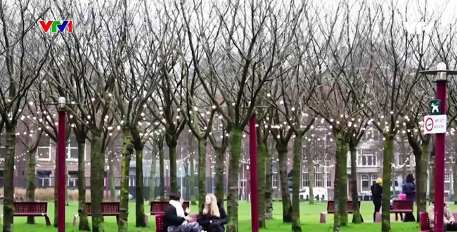 Hà Lan lần đầu tiên áp đặt lệnh giới nghiêm toàn quốc