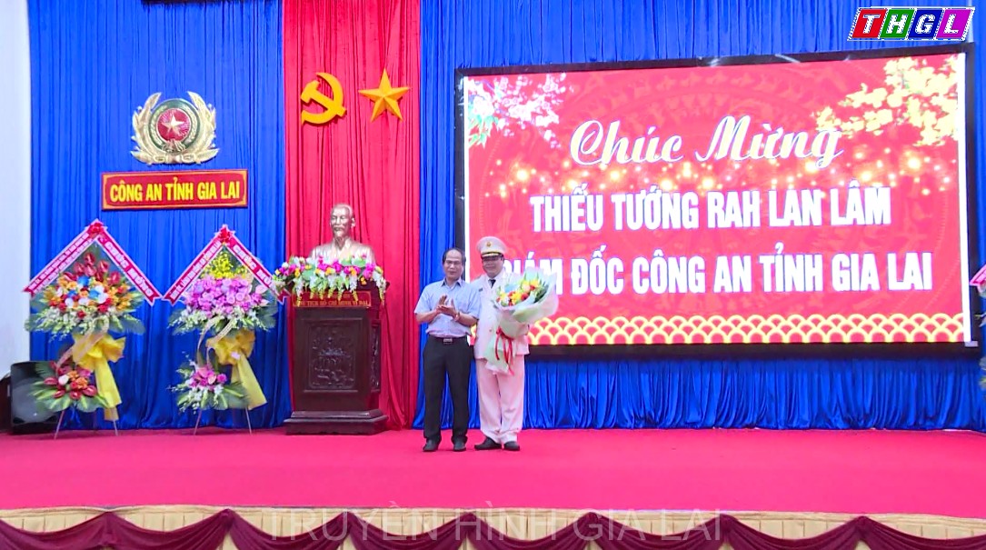 Hội nghị thông báo thăng cấp bậc hàm từ Đại tá lên Thiếu tướng cho đồng chí Rah Lan Lâm – Giám đốc Công an tỉnh Gia Lai