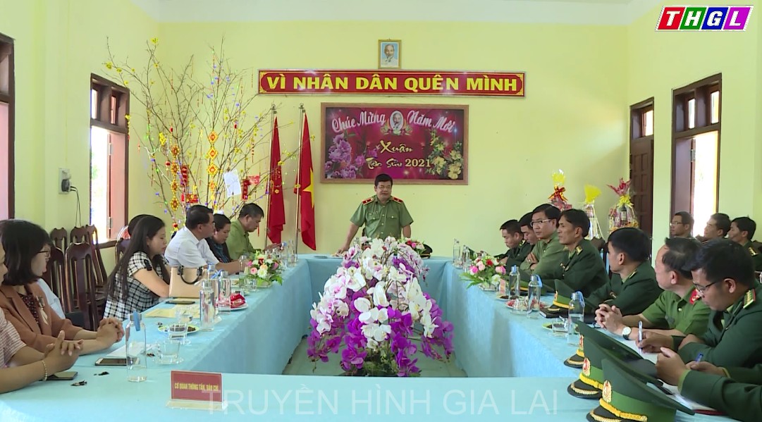 Thiếu tướng Rah Lan Lâm – Ủy viên Ban Thường vụ Tỉnh ủy, Bí thư Đảng ủy, Giám đốc Công an tỉnh thăm, chúc Tết tại huyện Chư Prông