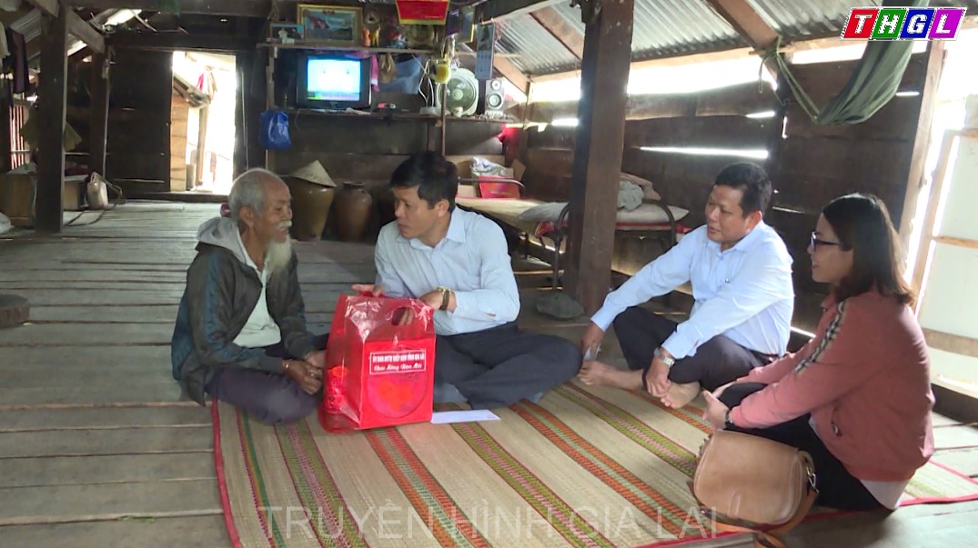 Lãnh đạo MTTQVN tỉnh thăm hỏi người có uy tín trong cộng đồng dân cư và người nghèo tại các huyện Krông Pa, Ia Pa, Phú Thiện, Chư Sê, Chư Pưh và thị xã Ayun Pa