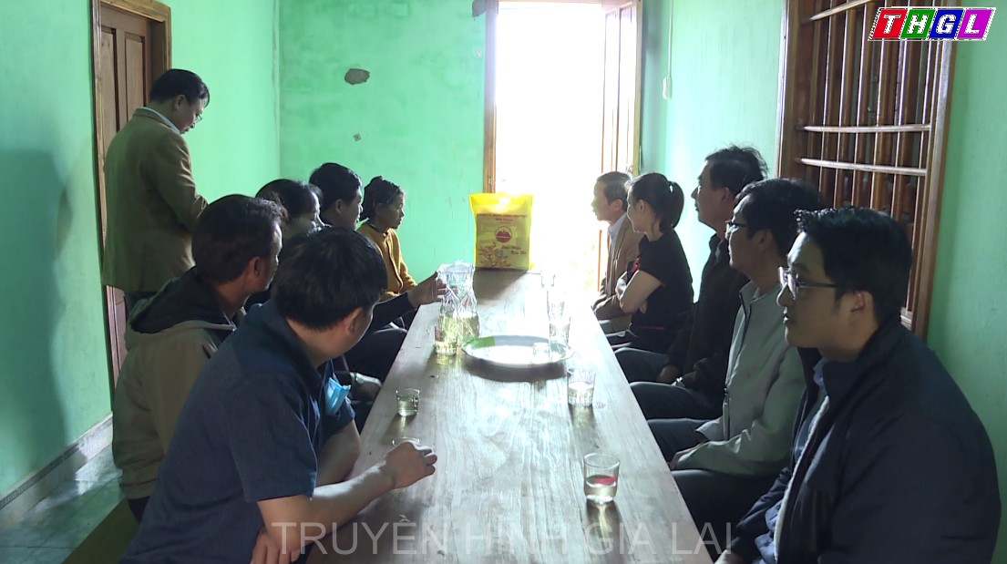 Đồng chí Huỳnh Thế Mạnh – Ủy viên Ban Thường vụ Tỉnh ủy, Trưởng ban Tuyên giáo Tỉnh ủy thăm, tặng quà Tết tại huyện Kbang và Đak Pơ