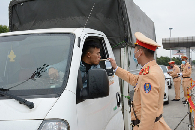 Tăng cường xử lý vi phạm nồng độ cồn dịp cao điểm