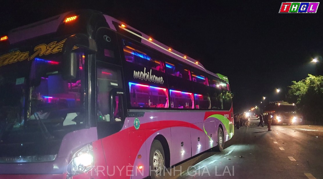 2 mẹ con tử vong thương tâm trên tuyến Quốc lộ 25 sau khi va chạm với xe ô tô khách