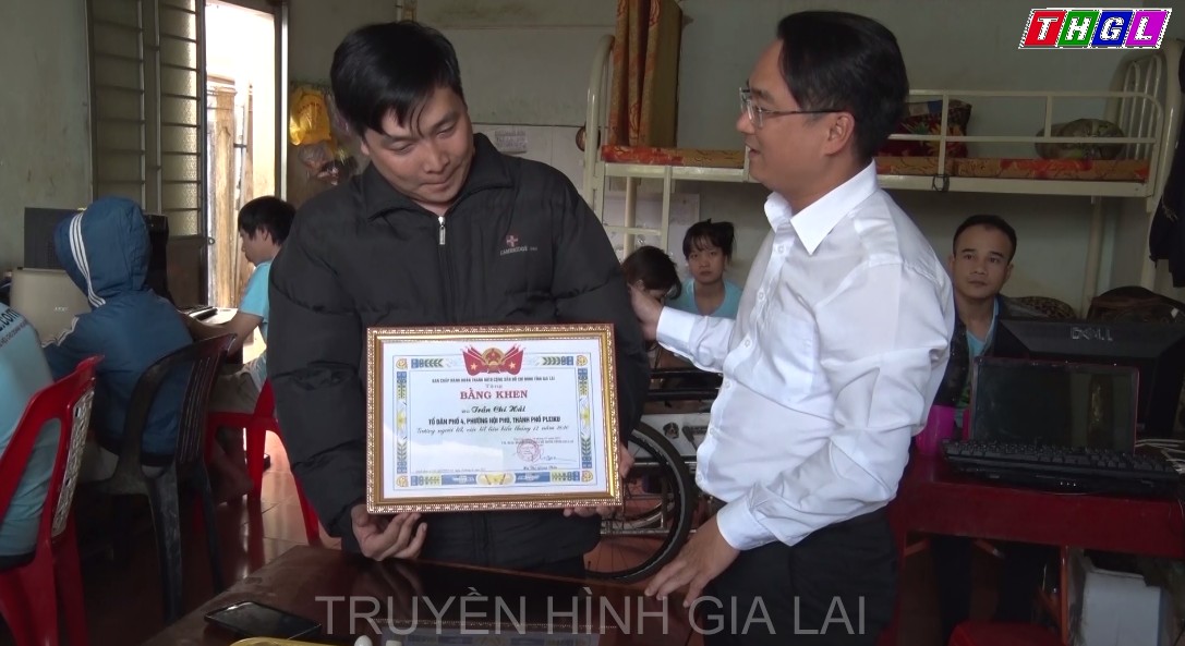 Đoàn Thanh niên tỉnh trao Bằng khen gương “Người tốt, việc tốt” tháng 12/2020