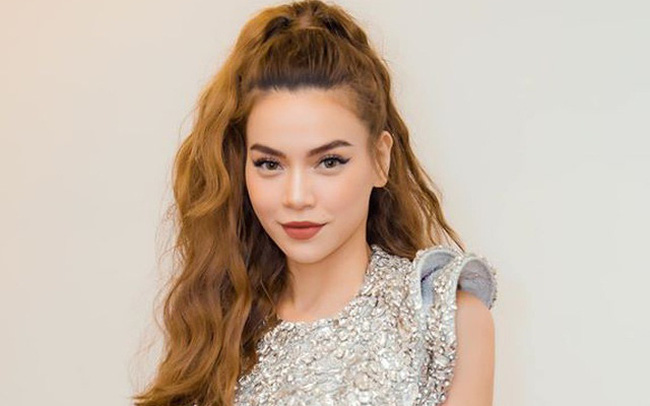 Hồ Ngọc Hà chiếm trọn spotlight khi quay trở lại ghế nóng đêm chung kết