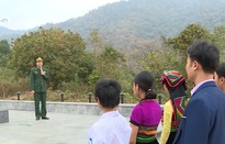 Tiết học ngoại khóa ý nghĩa ở cột mốc biên giới