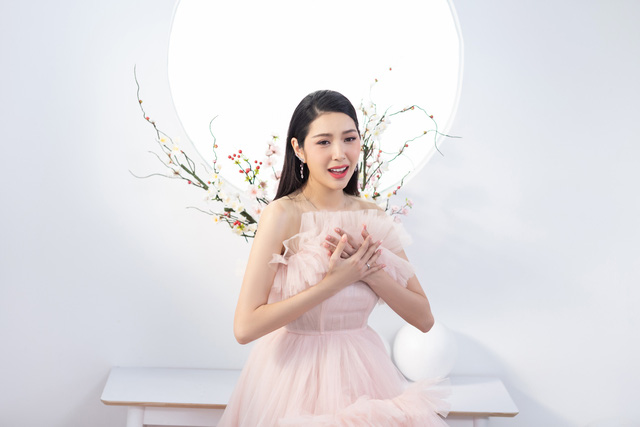 Á hậu Thúy Vân thử sức với vai trò ca sĩ, ra mắt MV cổ động những người ăn Tết xa quê vì COVID-19