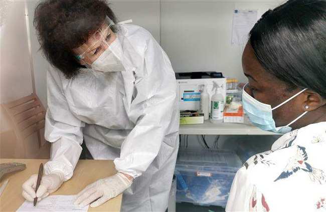 WHO ghi nhận số ca nhiễm COVID-19 trên toàn cầu giảm