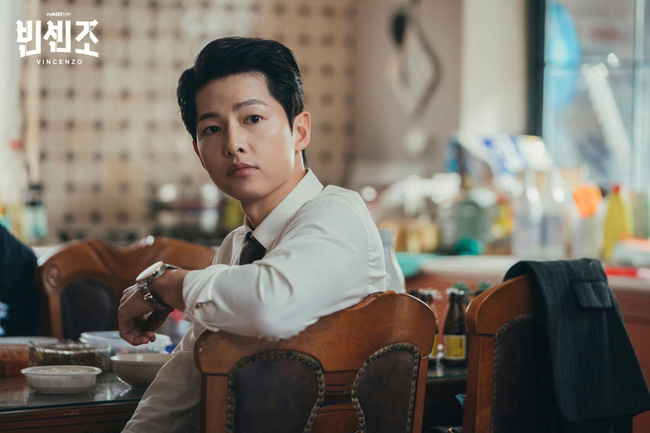 Phim mới của Song Joong Ki đạt tỷ suất người xem cao ngất ngưởng