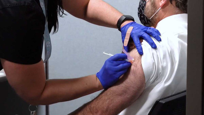 Anh xét nghiệm đại trà để phát hiện biến thể virus từ Nam Phi