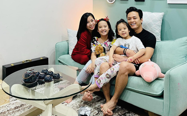 Hồng Đăng hạnh phúc ngập tràn bên vợ và con gái