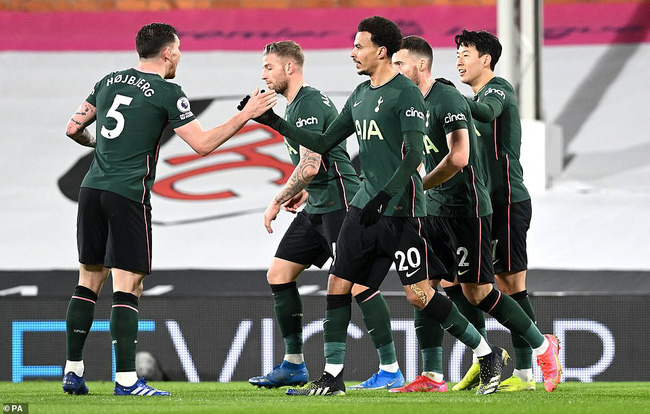 Fulham 0-1 Tottenham: Chiến thắng gây tranh cãi!