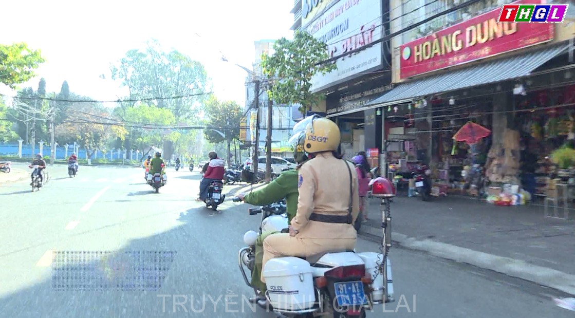 Tập trung xử lý phương tiện dừng, đậu đỗ sai quy định trên địa bàn thành phố Pleiku sau Tết Nguyên đán