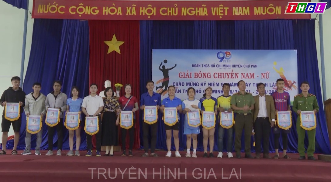 Chư Pah: Giải bóng chuyền nam nữ phối hợp