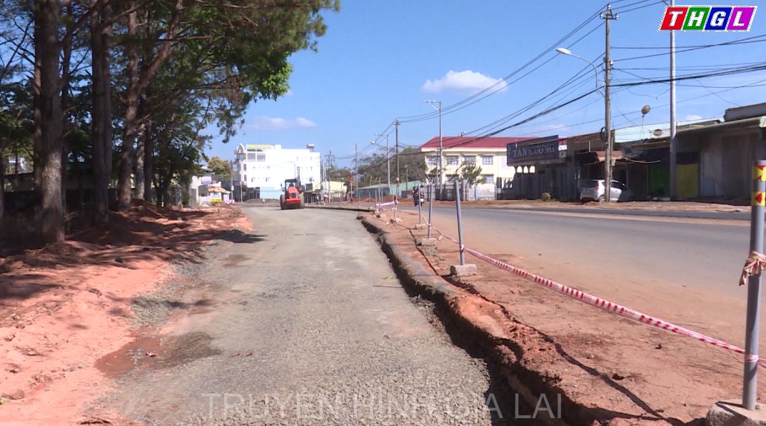 Đẩy nhanh tiến độ thi công đường Tôn Đức Thắng, thành phố Pleiku phục vụ Giải vô địch Quốc gia Marathon và cự ly dài Báo Tiền Phong lần thứ 62 năm 2021