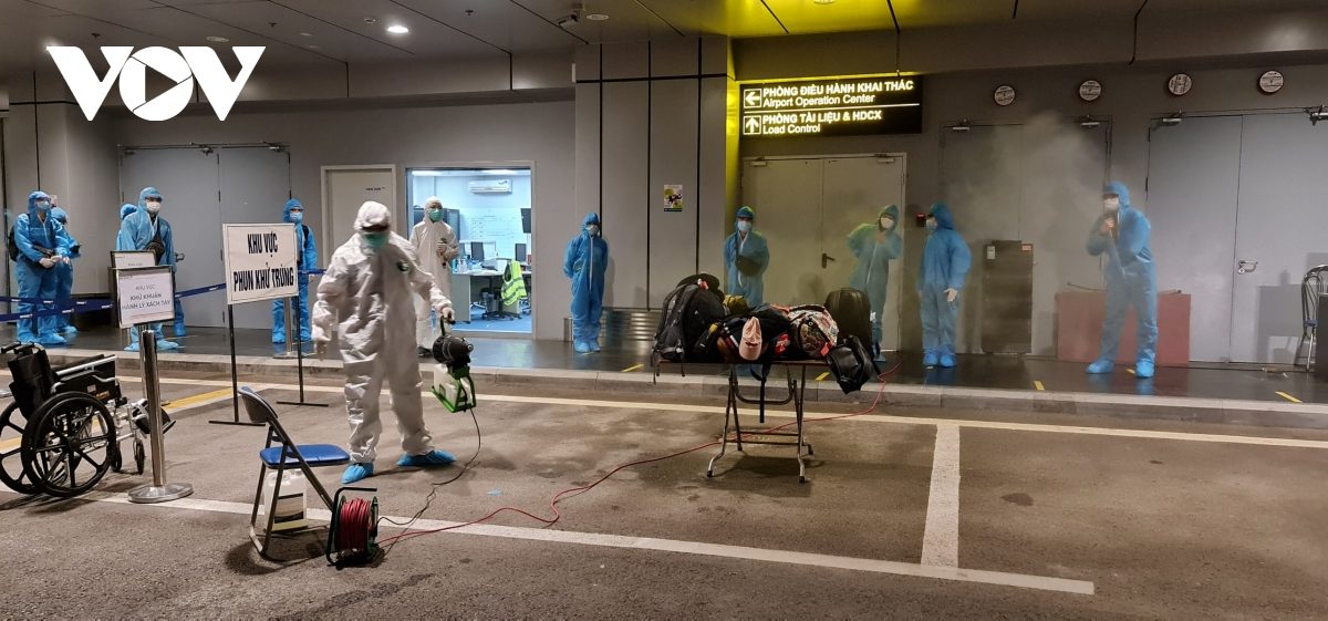 Sân bay Vân Đồn đón chuyến bay giải cứu đầu tiên sau khi kết thúc phong tỏa