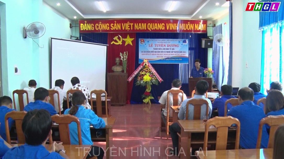 Huyện đoàn Đức Cơ tổ chức lễ tuyên dương thanh niên làm kinh tế giỏi và các chi đoàn mạnh cấp huyện năm 2021.