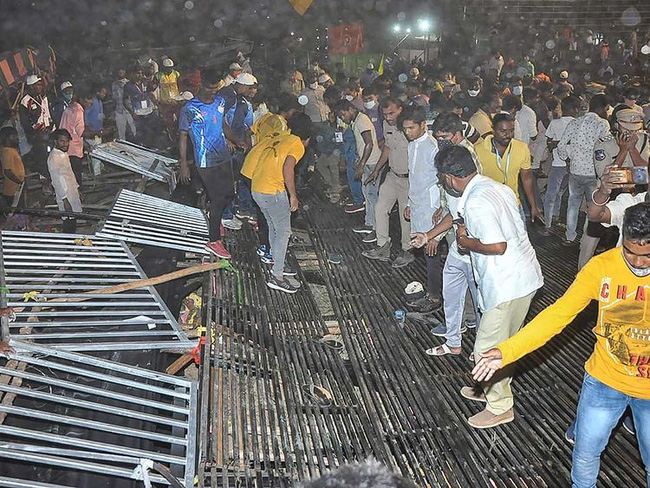 Sập khán đài sân vận động ở Ấn Độ, hơn 100 người bị thương
