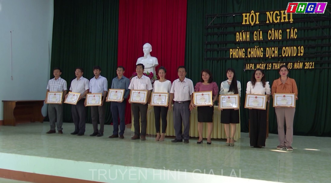 Khen thưởng 10 tập thể và 73 cá nhân trong công tác phòng chống dịch Covid-19