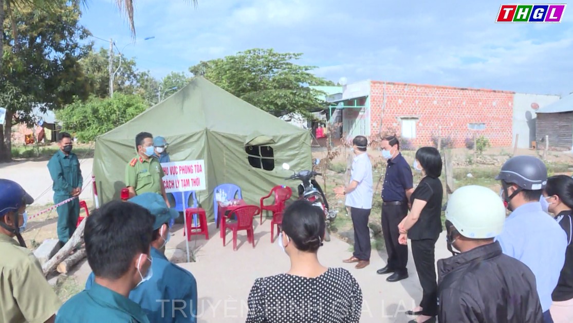 Phó Chủ tịch UBND tỉnh Nguyễn Thị Thanh Lịch kiểm tra công tác chỉ đạo, điều hành và thực hiện các biện pháp phòng, chống dịch Covid-19 tại thị xã Ayun Pa
