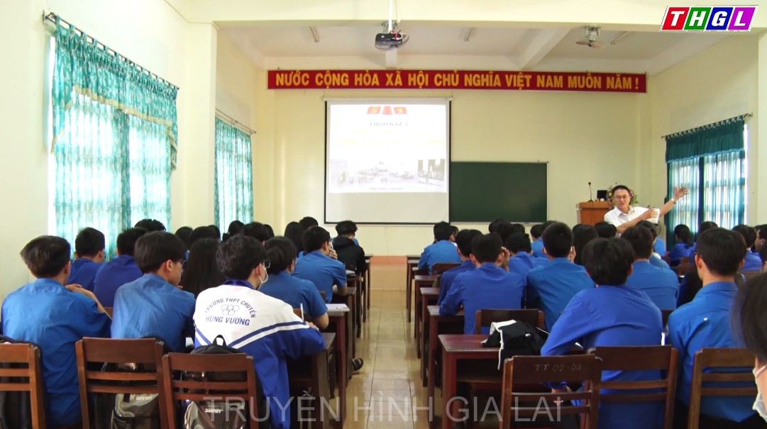 Thành đoàn Pleiku tổ chức Lớp bồi dưỡng nhận thức về Đảng khối THPT năm 2021.