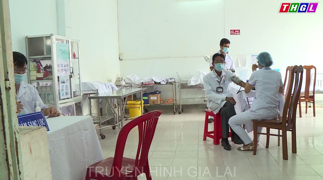 Thị xã Ayun Pa bắt đầu tiêm vaccine COVID-19 cho lực lượng tuyến đầu chống dịch