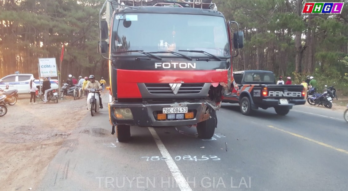 Va chạm với xe tải trên Quốc lộ 19 qua địa bàn huyện Mang Yang khiến 2 người tử vong tại chỗ