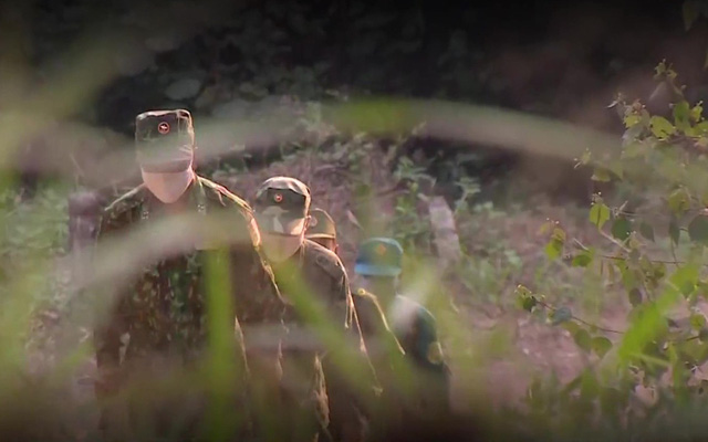 Không điện, không điện thoại, các chiến sĩ vẫn bền bì bám chốt chống dịch giữa rừng