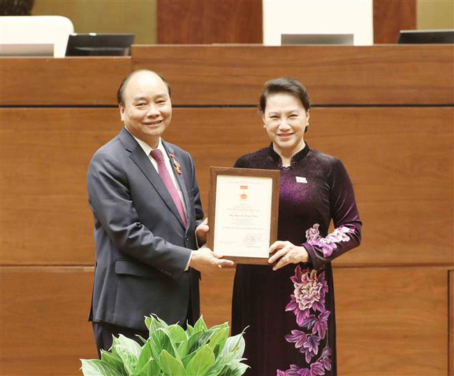 Trao tặng kỷ niệm chương hoạt động Quốc hội