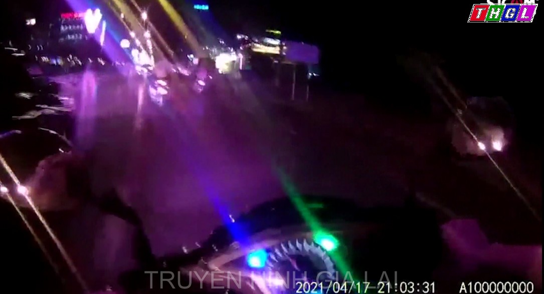 Công an thành phố Pleiku bắt đối tượng lạng lách, ném ớt bột vào lực lượng Cảnh sát Giao thông