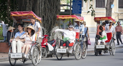 Du lịch đang “nóng” lên: Làm gì để chung sống an toàn khi dịch bất ngờ trở lại?