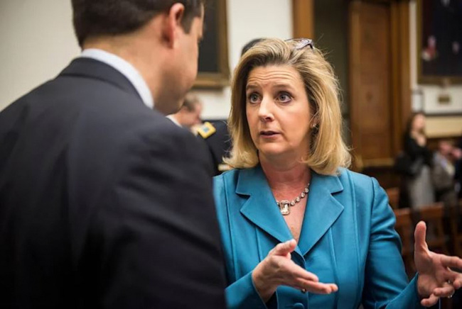 Tổng thống Biden đề cử nữ đô đốc bốn sao đầu tiên của Lực lượng bảo vệ bờ biển Mỹ