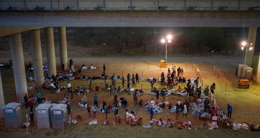 Chính sách nhập cư nhân đạo đẩy Tổng thống Joe Biden vào thế khó