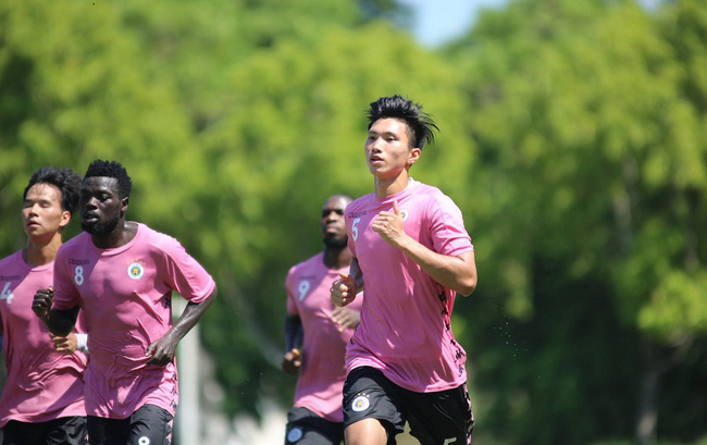 Chấn thương của Đoàn Văn Hậu có tiến triển tốt