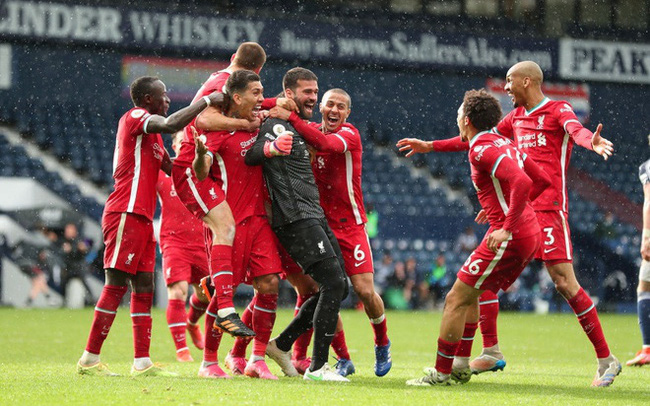 Alisson Becker ghi bàn, Liverpool tiến sát tấm vé dự Champions League