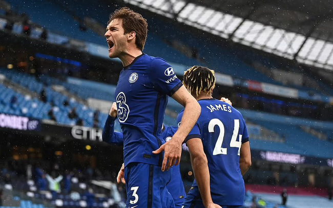 Chelsea ngược dòng kịch tính, Man City chưa thể đăng quang