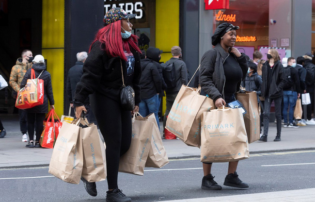 Chính phủ Anh chuẩn bị nới lỏng hạn chế chống dịch