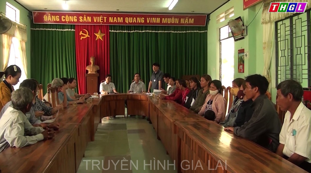 Ban Dân vận Tỉnh ủy thăm, làm việc và tặng quà tại xã Đông, huyện Kbang