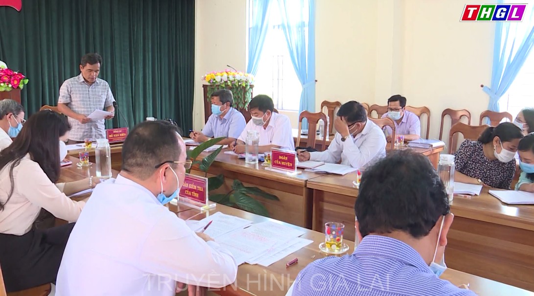 Đồng chí Hồ Văn Niên – Ủy viên BCH TW Đảng, Bí thư Tỉnh ủy, Trưởng Đoàn đại biểu Quốc hội tỉnh, Chủ tịch Ủy ban Bầu cử tỉnh kiểm tra triển khai công tác bầu cử và phòng, chống Covid -19 tại huyện Đăk Pơ