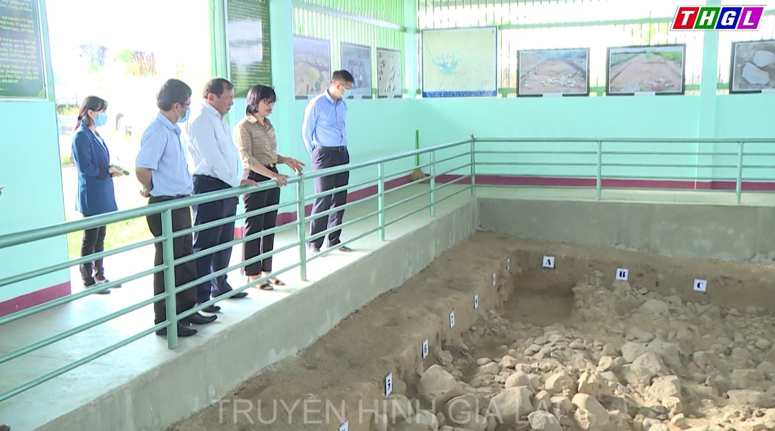 Bộ trưởng Bộ Văn hóa -Thể thao và Du lịch Nguyễn Văn Hùng thăm và thị sát Di chỉ khảo cổ đá cũ Rộc Tưng và Khu Di tích lịch sử văn hóa Quốc gia Tây Sơn Thượng đạo