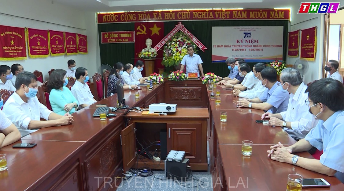 Bí thư Tỉnh ủy Hồ Văn Niên thăm và chúc mừng Sở Công Thương nhân kỷ niệm 70 năm Ngày truyền thống ngành Công Thương Việt Nam