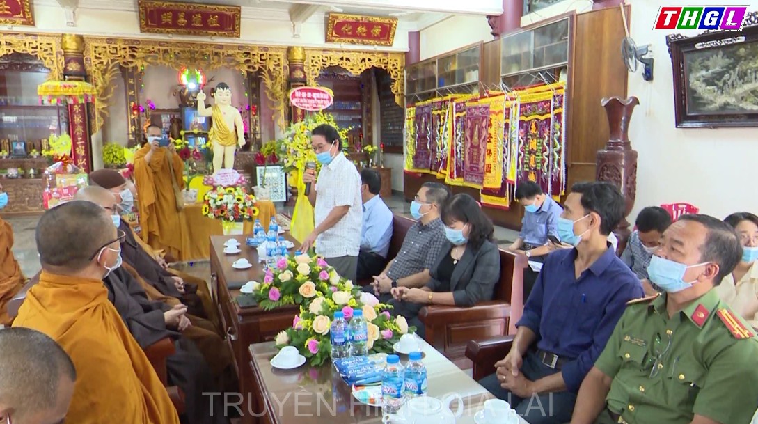 Lãnh đạo Thành uỷ, HĐND, UBND thành phố Pleiku thăm các chùa, tịnh xá nhân lễ Phật đản Phật lịch 2565.