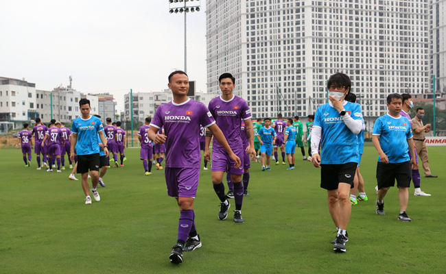 ĐT Việt Nam và U22 Việt Nam tập kín để phòng dịch COVID-19