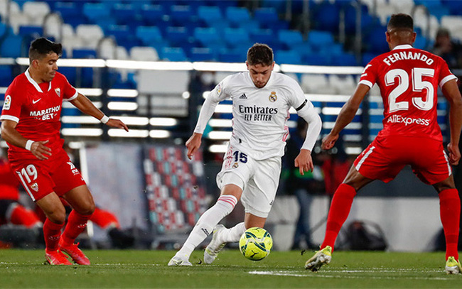 Real Madrid 2-2 Sevilla: Chia điểm kịch tính