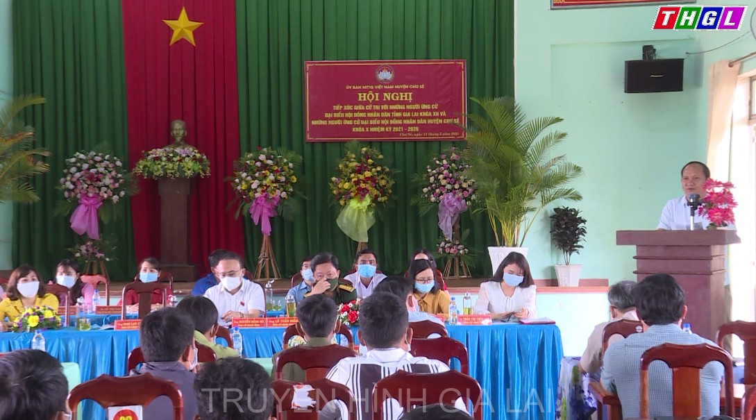 Ứng cử đại biểu HĐND tỉnh, huyện tiếp xúc với cử tri huyện Chư Sê.