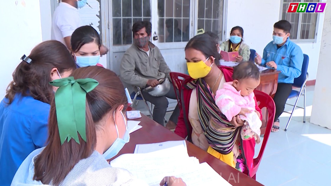 Tuổi trẻ Krông Pa xung kích, tình nguyện giải quyết thủ tục hành chính