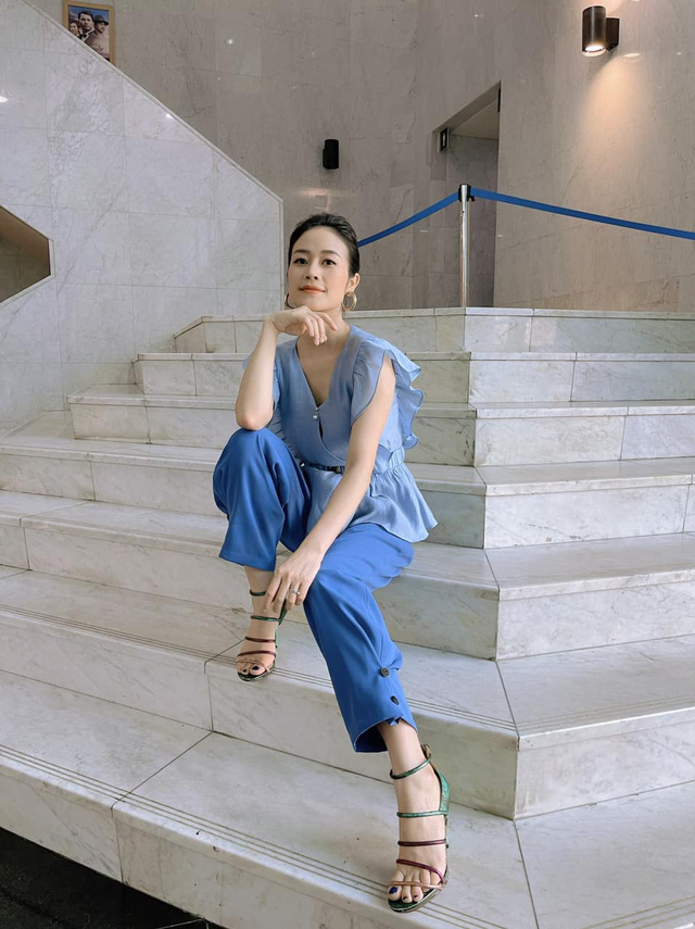 MC Phí Linh khoe trang phục mùa hè mát mắt