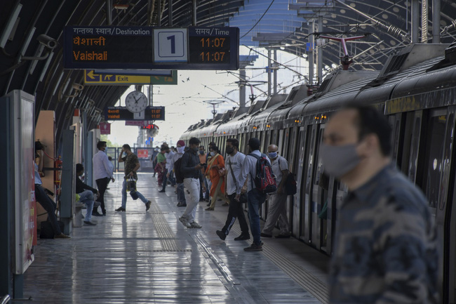 Châu Á đẩy mạnh tiêm vaccine, Campuchia ghi nhận số ca tử vong do COVID-19/ngày cao nhất