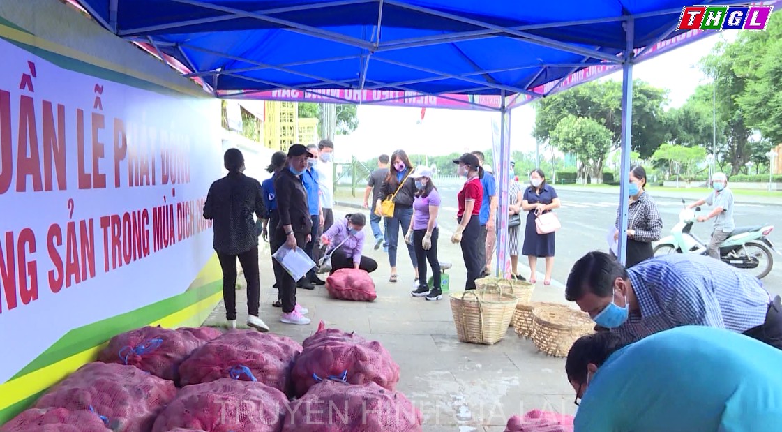 Chung tay hỗ trợ nông dân tiêu thụ nông sản